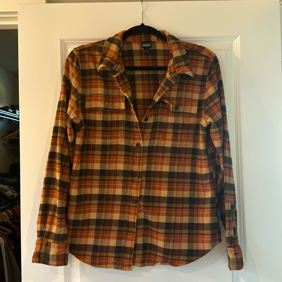 Patagonia women’s flannel button down top - Picture 1 of 5